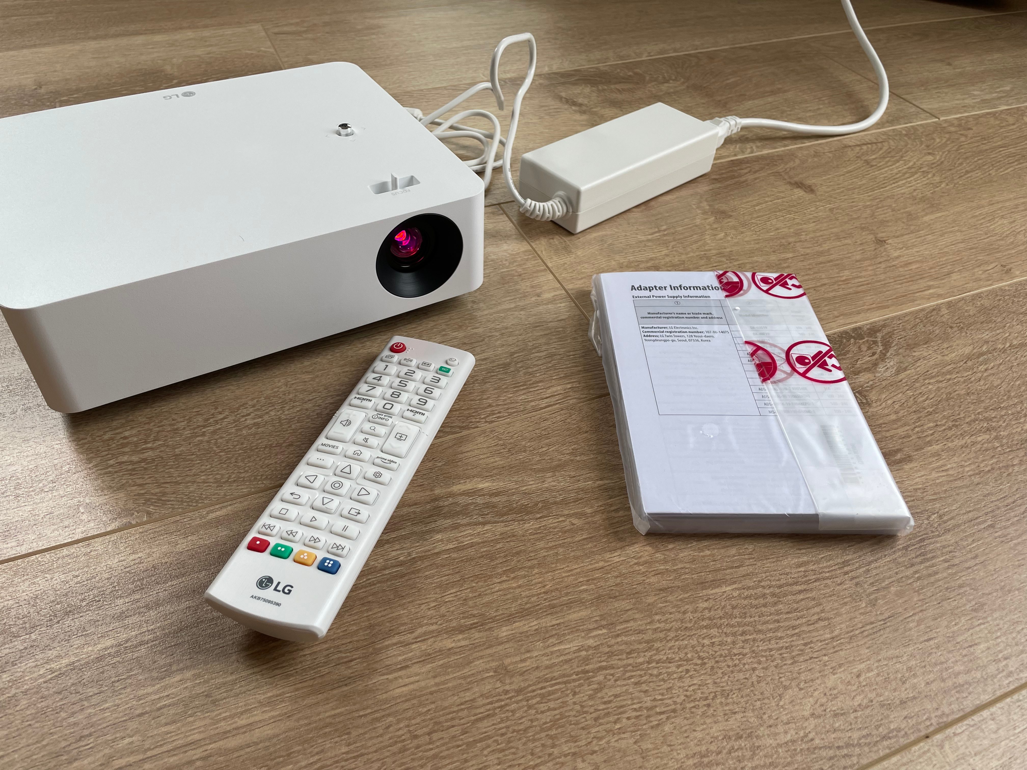 Lieferumfang des LG PF610P Beamer