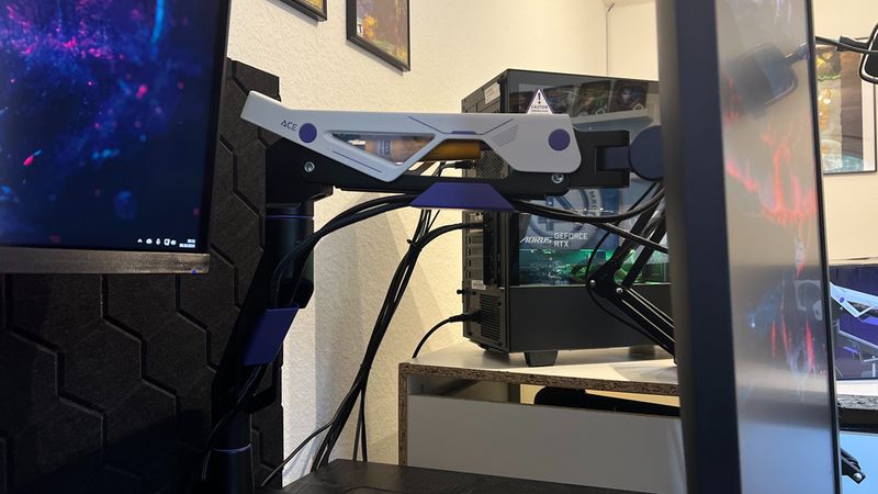 Neomounts ACE DS70-256BL1 montiert.jpg